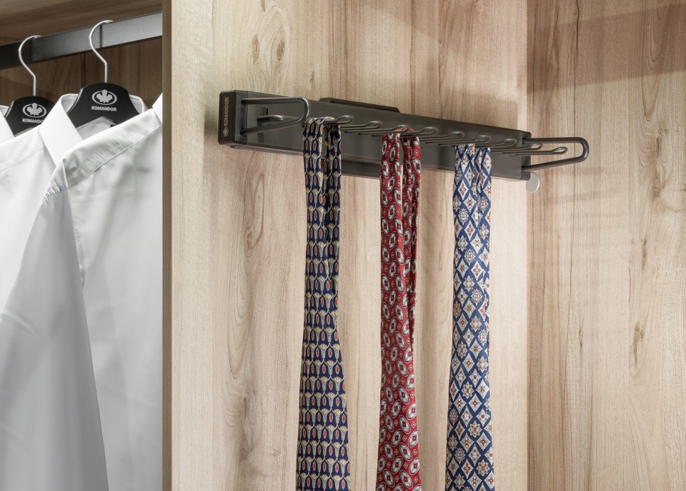 Tie rack 170x445x85 mm Mocca
The product allows for a convenient and orderly way to store ties, can accommodate up to 9 pieces. Tie rack possess a soft-close mechanism what makes its work smooth and quiet.